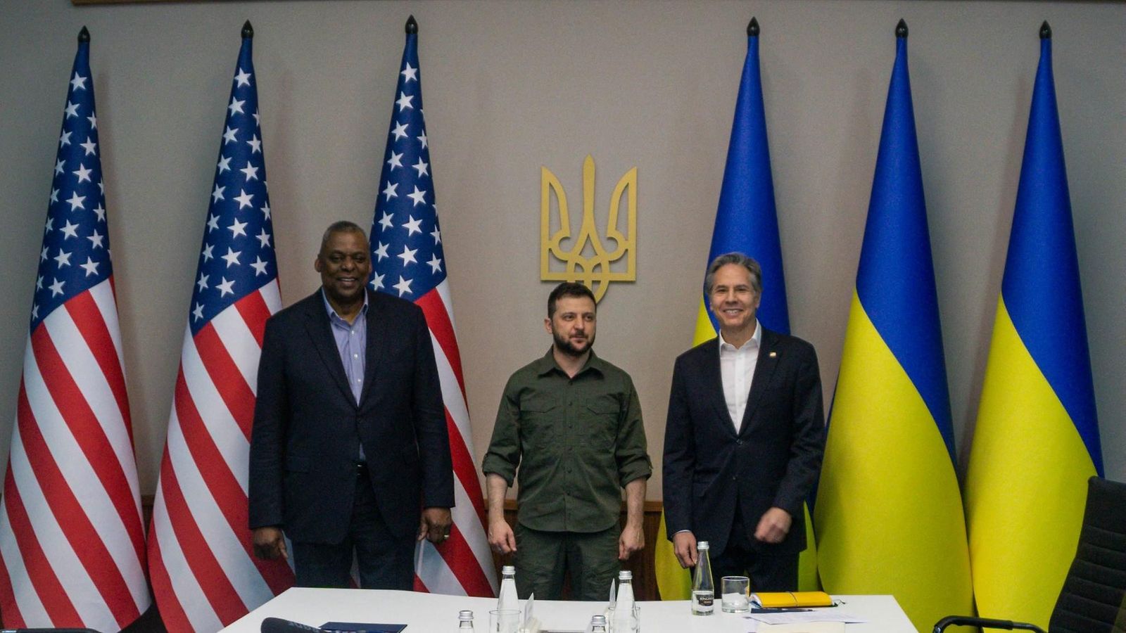 Lloyd Austin, Volodymyr Zelenskyi ja Antony Blinken Ukrainassa huhtikuussa 2022 LK 25.4.2022