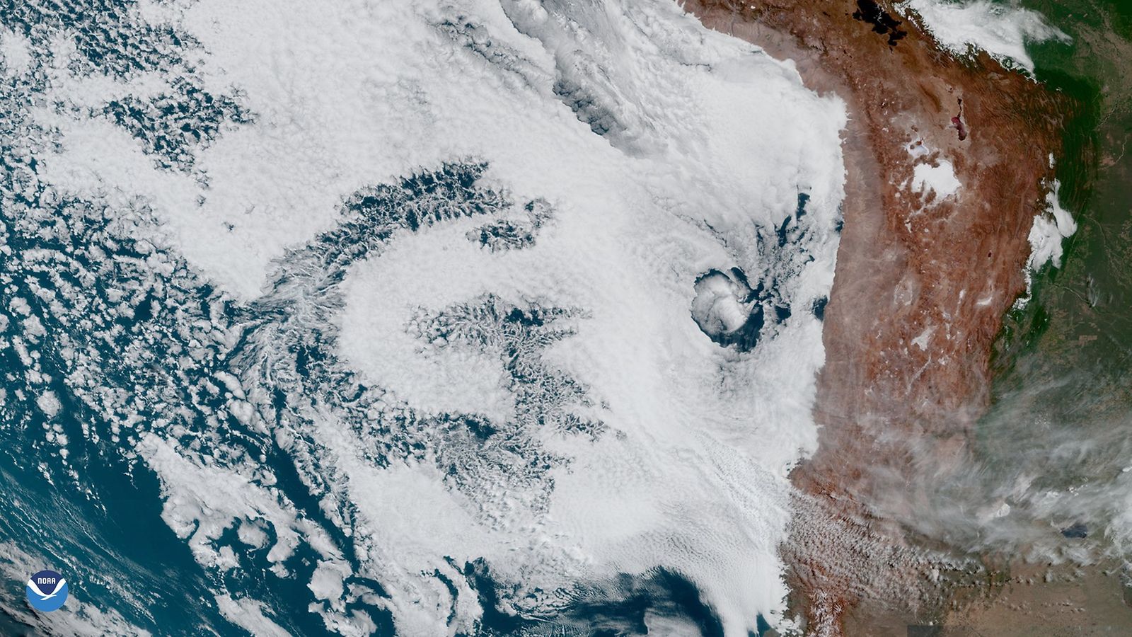 Satelliitin ottamassa kuvassa pilvessä näyttäisi lukevan sana "GO"