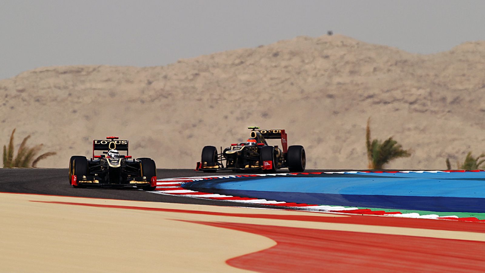 Kimi Räikkönen ajoi Bahrainissa kakkoseksi, perässään tallikaveri Romain Grosjean.