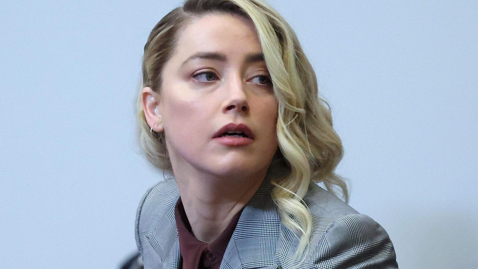 Amber Heard oikeudenkäynnissä toukokuussa 2022.