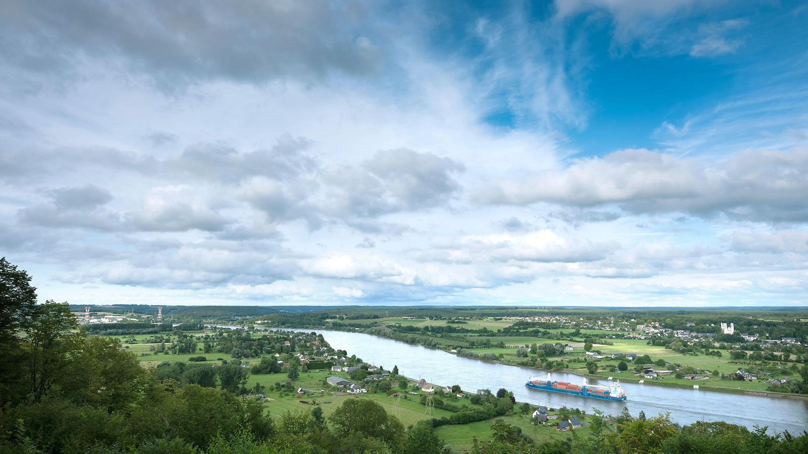 Seine-joki Rouen kaupungin ja Le Havren sataman välillä.