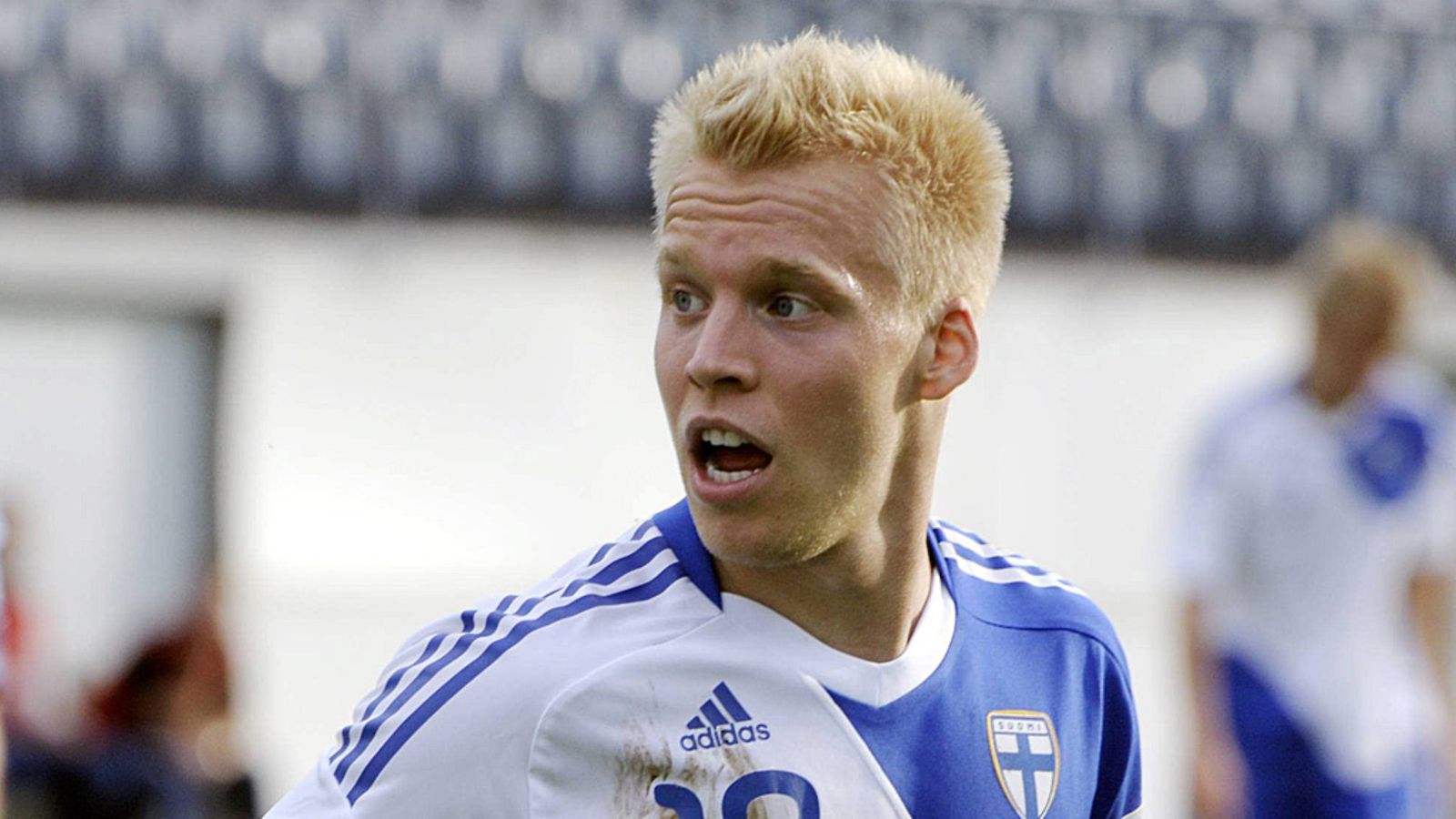 Lauri Dalla Valle maajoukkuepaidassa.