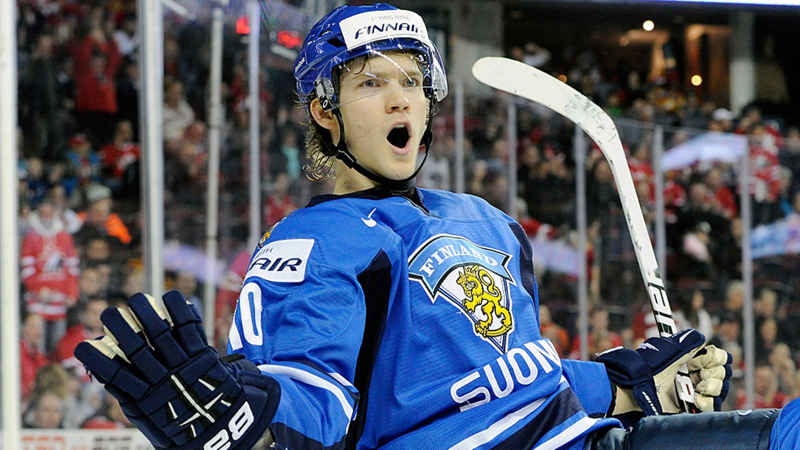 Joel Armia tuulettaa maaliaan.