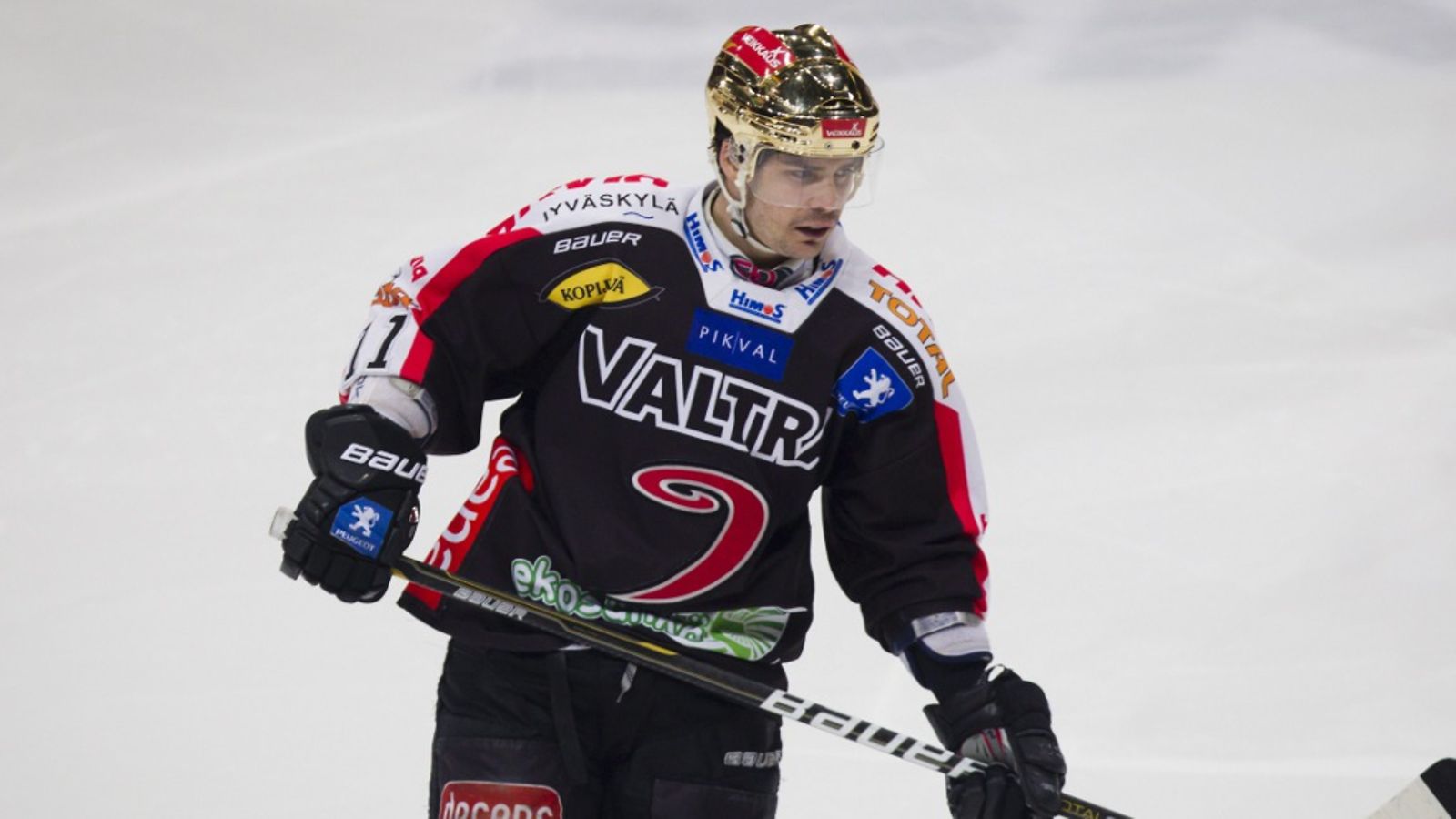 JYPin Eric Perrin jääkiekon SM-liigan ottelussa Jokerit vs JYP Helsingissä 13. maaliskuuta 2012.