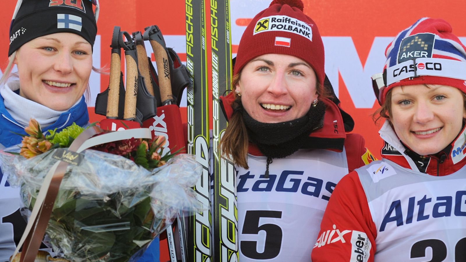 Anne Kyllönen (vas.) ylsi palkintokorokkeelle torstain perinteisen kisassa.