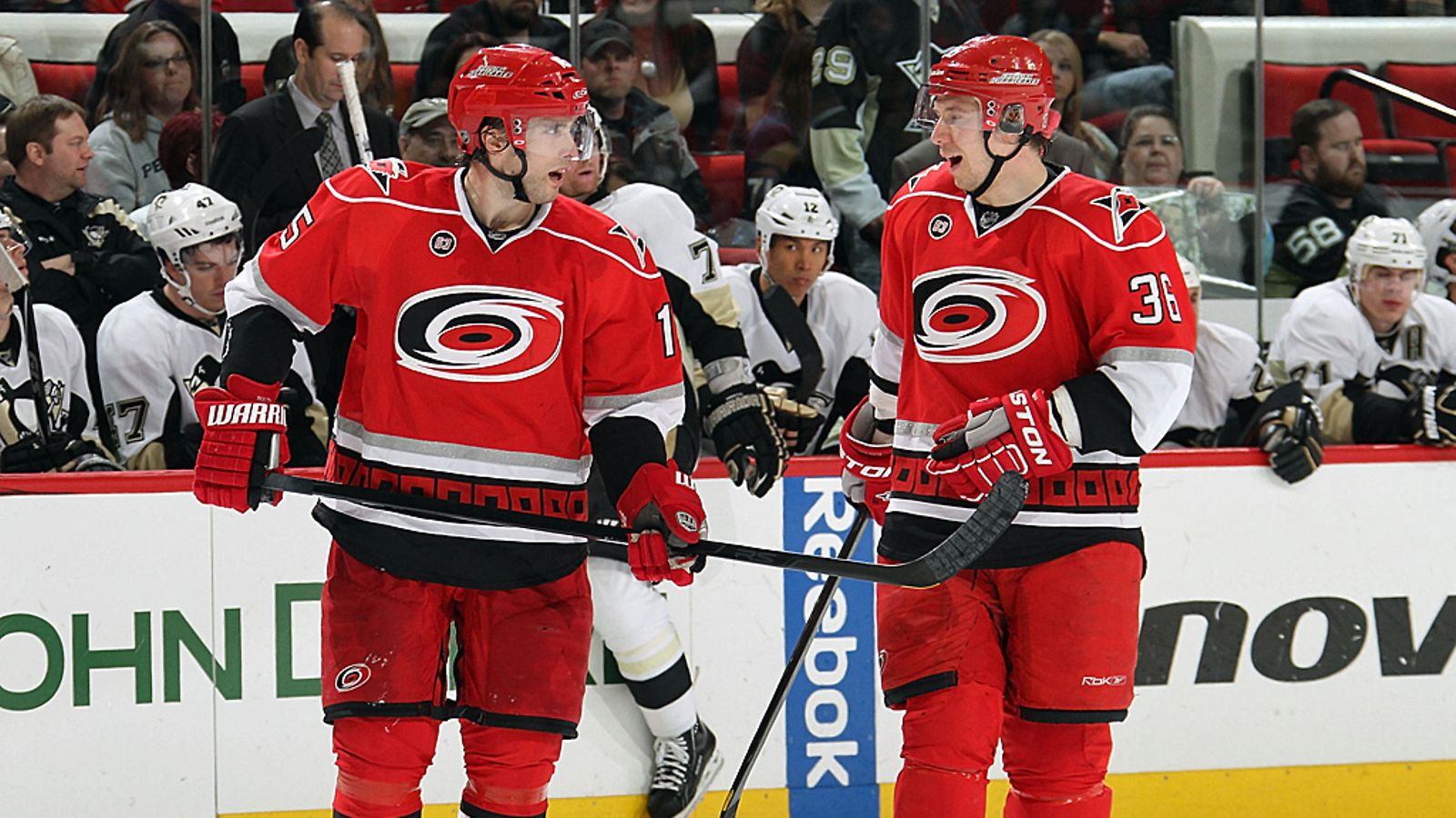 Tuomo Ruutu (vas.) ja Jussi Jokinen.
