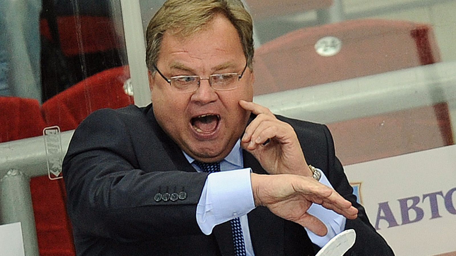 Hannu Jortikka penkkinsä takana.