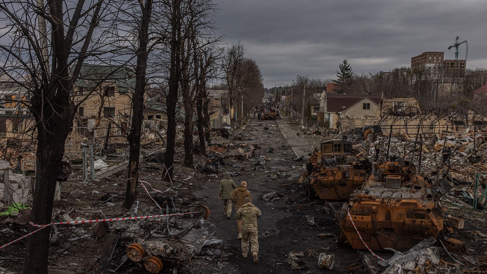 UKrainalaissotilaita Butshassa huhtikuun 6. päivänä.