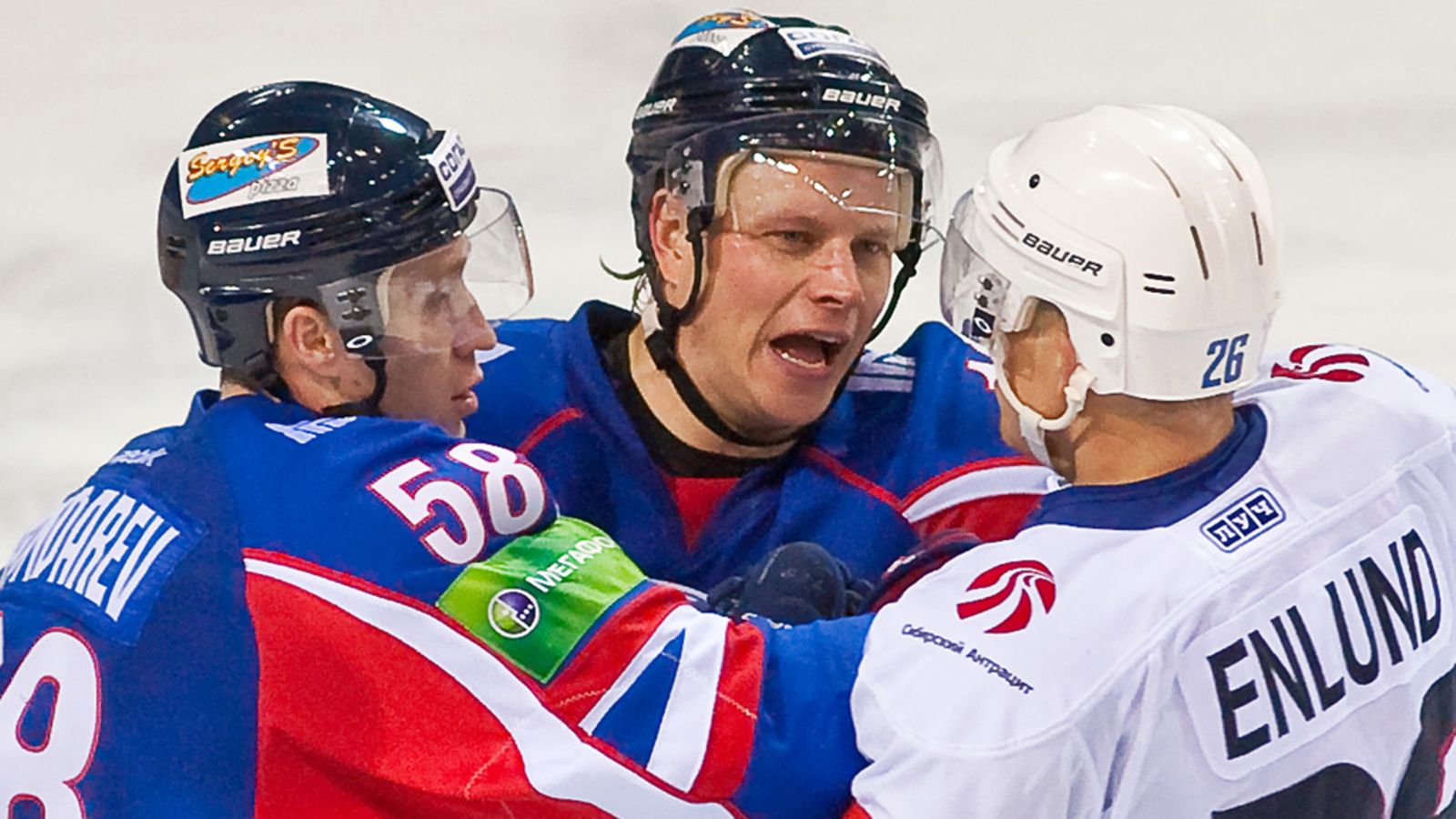 Lasse Kukkonen (kesk.) ja Jonas Enlund