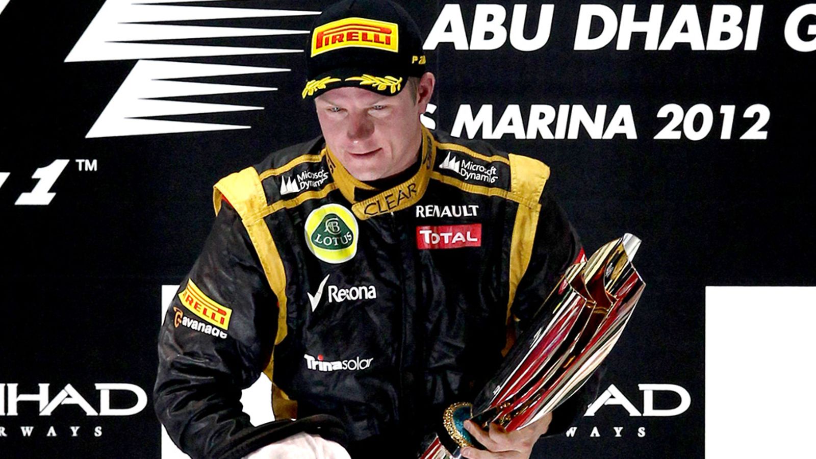Kimi Räikkönen Abu Dhabin GP:n palkintopallilla