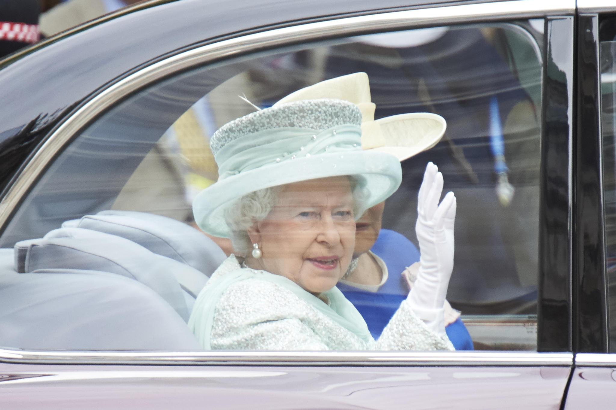 Kuningatar Elisabet on poissa