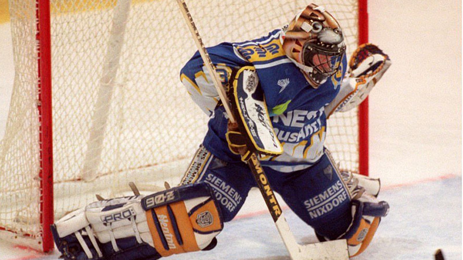 Mika Rautio Kiekko-Espoon maalilla 1996.