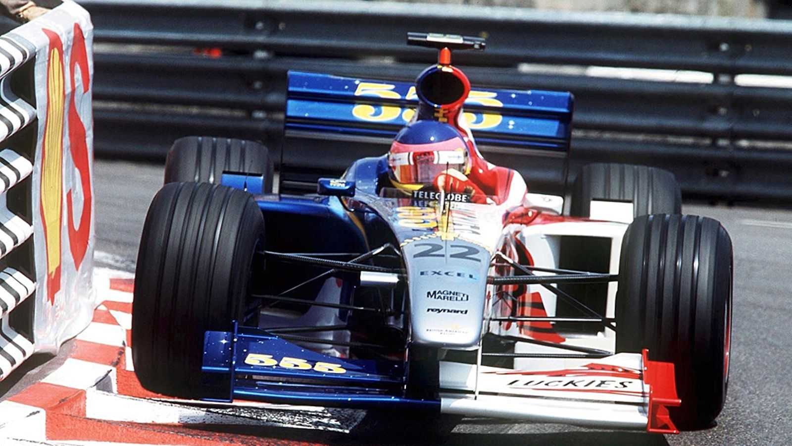 Eräs F1-historian rumimmista värityksistä on kahta eri tupakkamerkkiä mainostanut BAR-auto