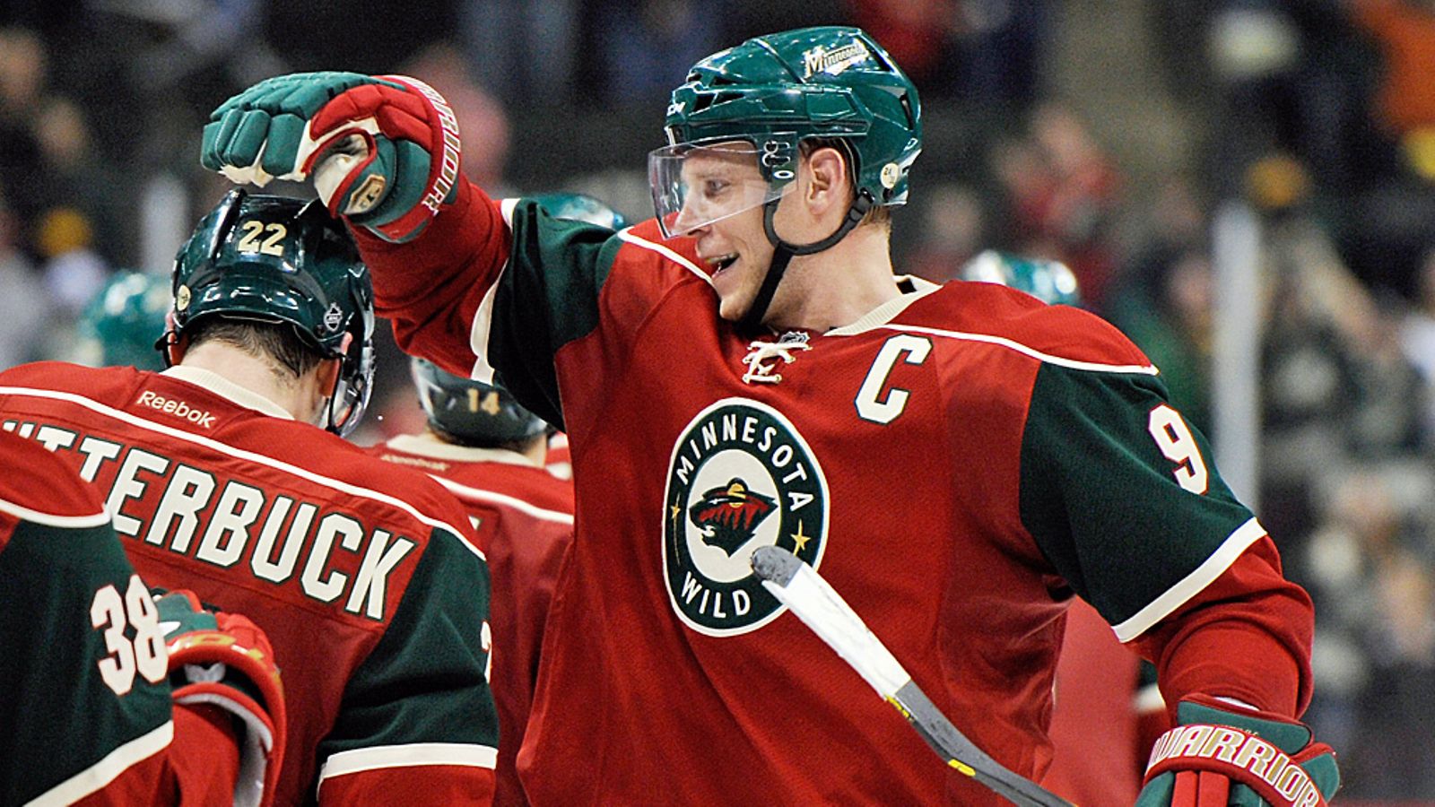 Mikko Koivu juhlii voittoa Calgarysta.