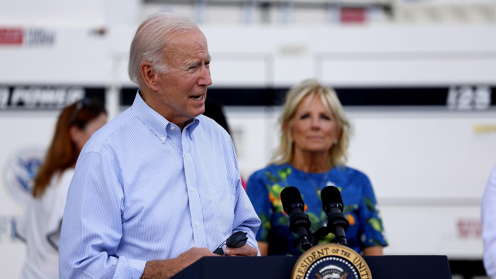 Joe Biden Puerto Ricossa Jill Bidenin kanssa AOP