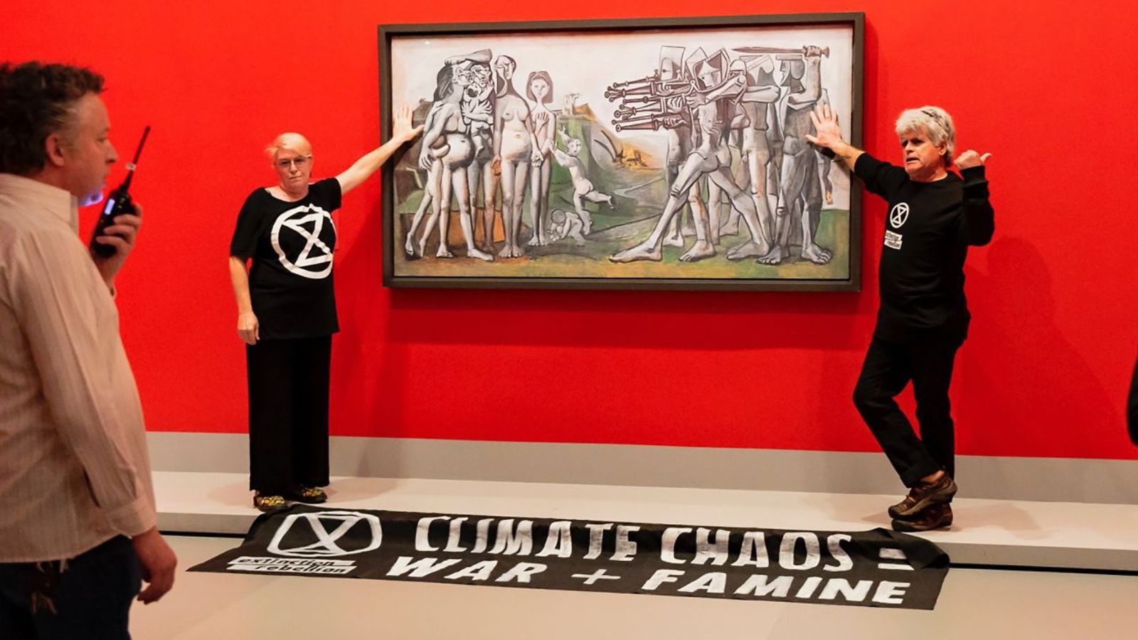 221009035704-01-extinction-rebellion-picasso-intl