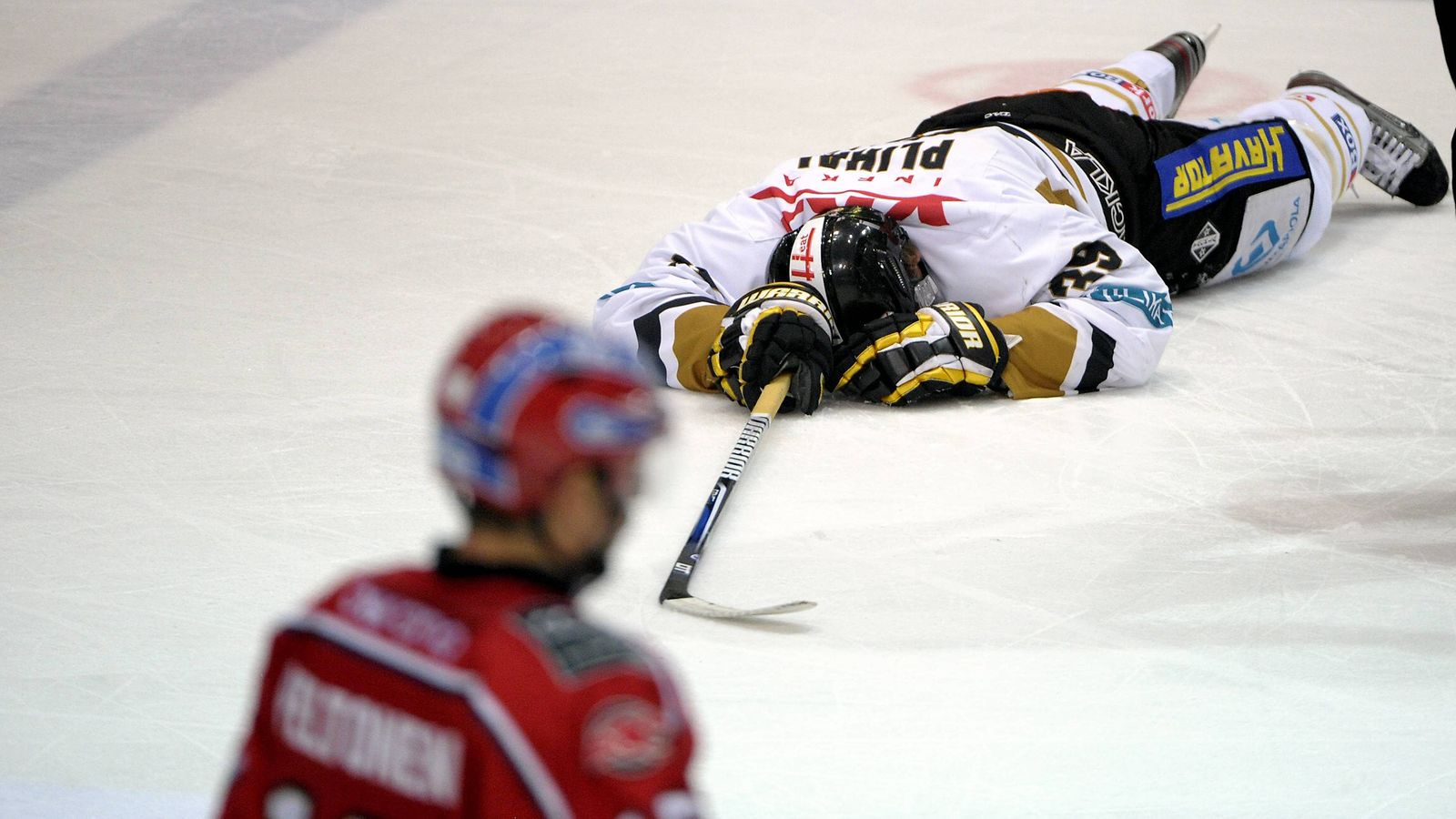Tomas Plihal jäi Ville Peltosen jyrän alle.