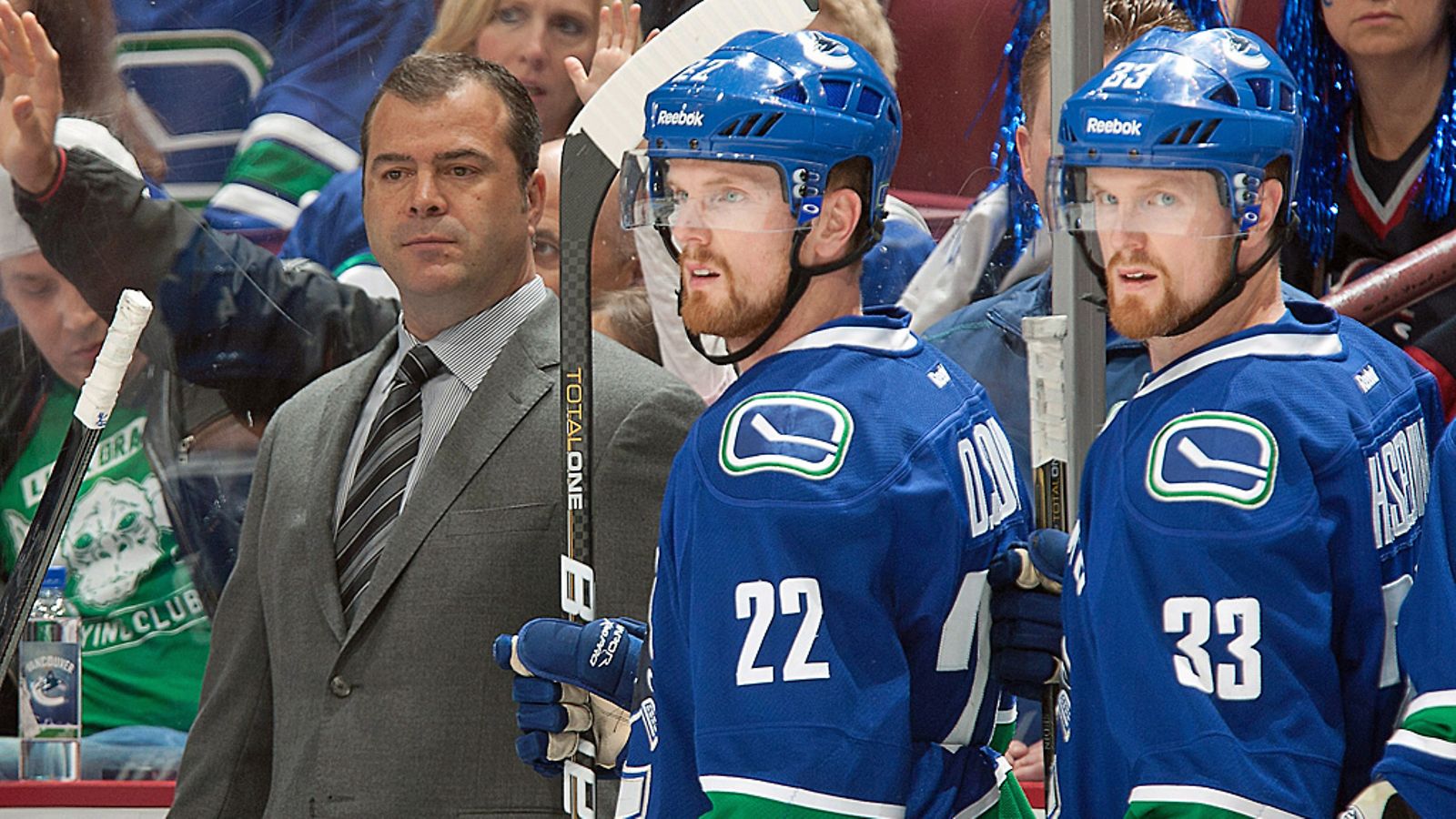 Daniel (vas.) ja Henrik Sedin jäävät pois MM-kisoista.