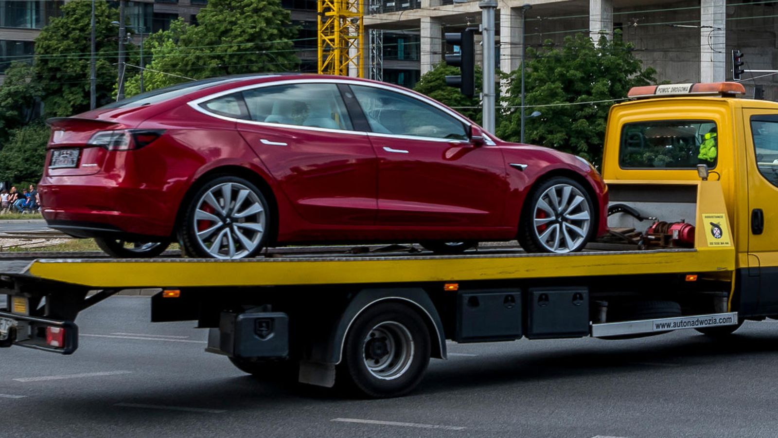 shutterstock hinausauto tesla sähköauto