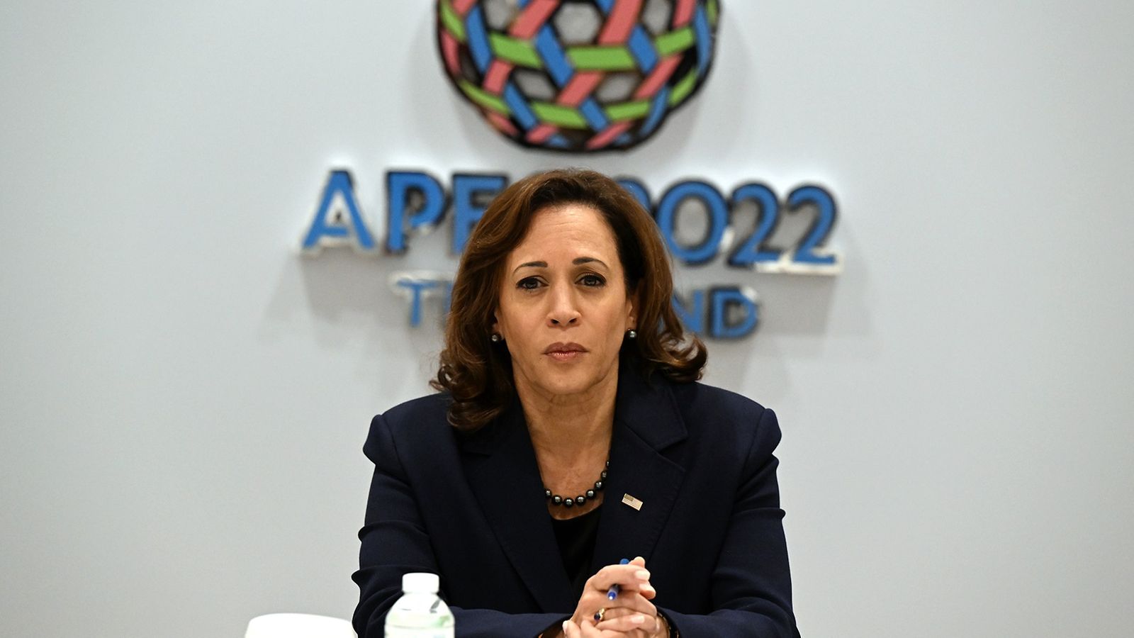 Kamala Harris 18.11. AOP