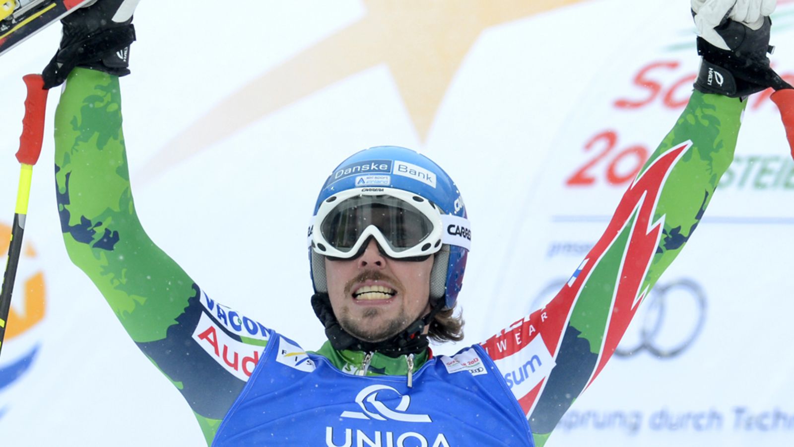 Andreas Romar rymisteli isojen poikien hiekkalaatikolle.
