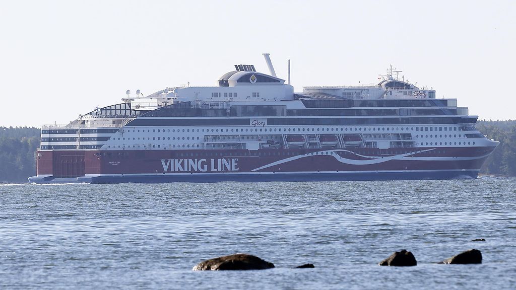 Kallis polttoaine jarruttaa taloutta ainakin kuukausia – Viking Line kertoo epävarmuudesta