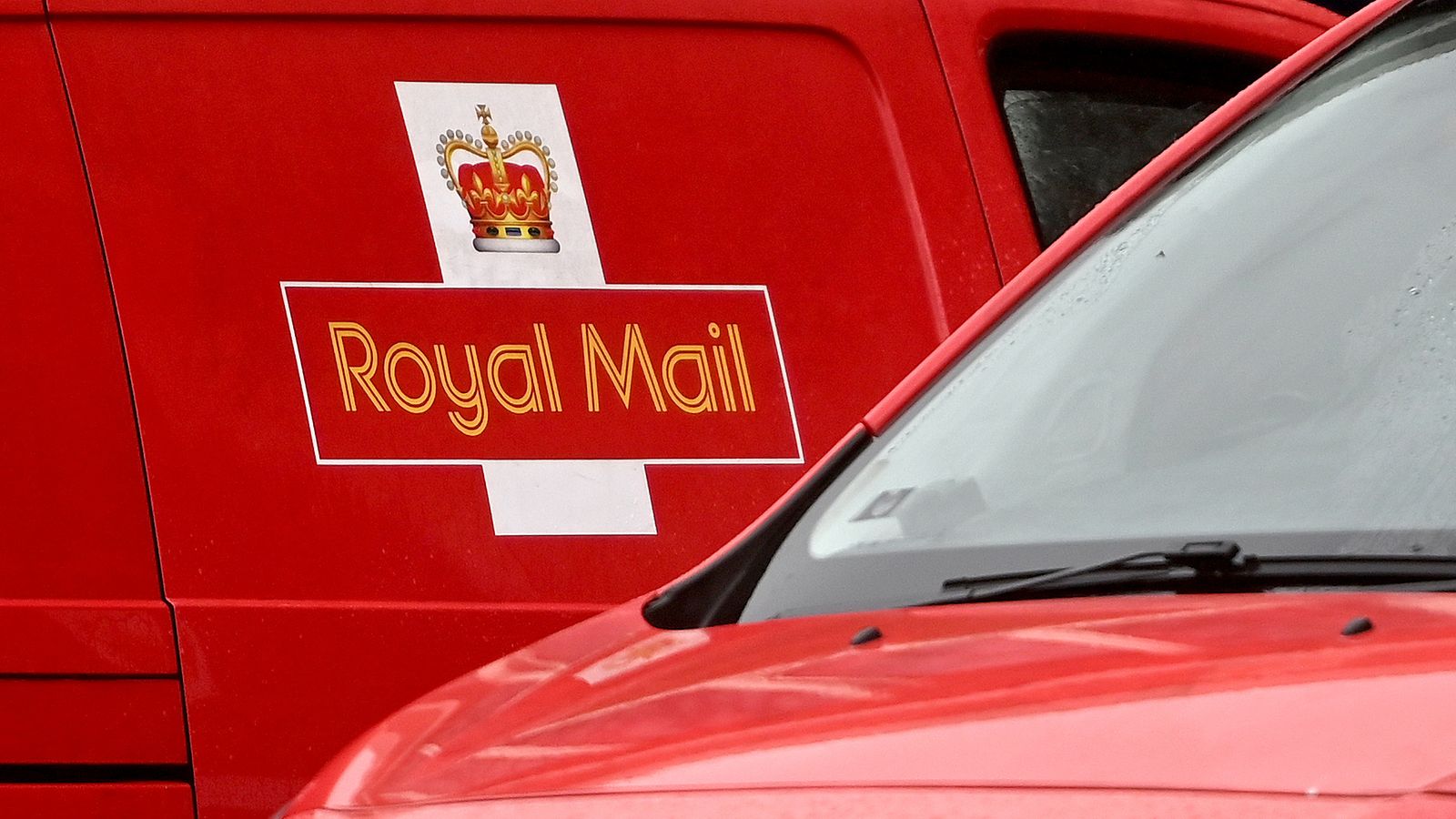 Royal Mailin punaisen pakettiauton kylki