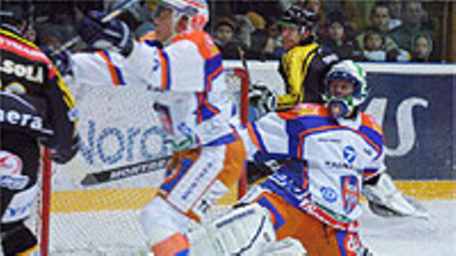 Taistelua maalin edustalla, photo: Jukka-Pekka Moilanen
