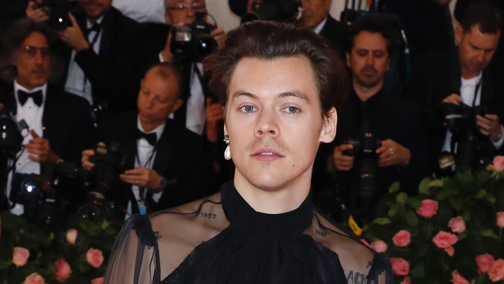 Mediat: Harry Styles kihlautui