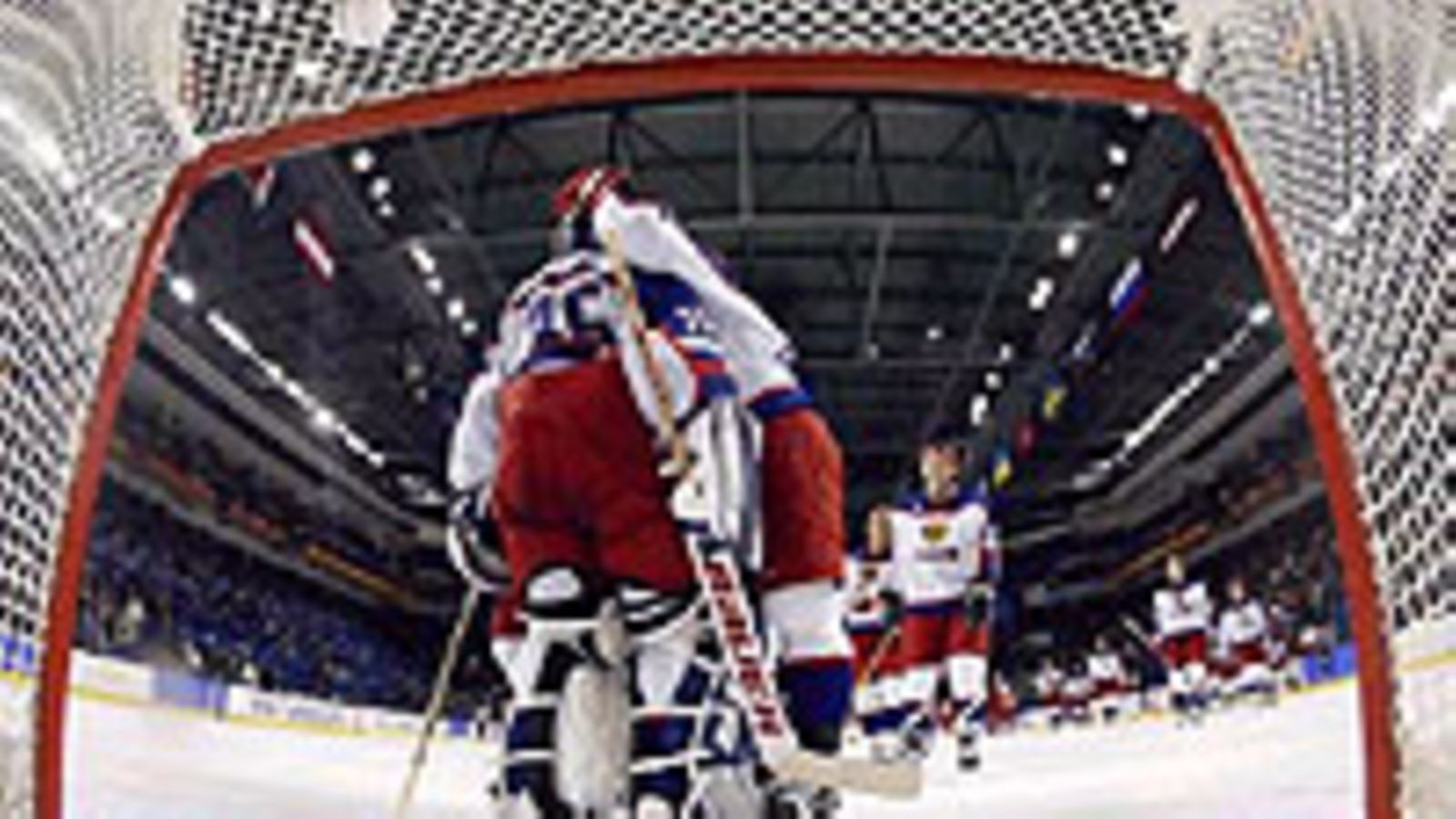 Venäjän joukkue juhlii (Photo: Brian Bahr/Allsport)