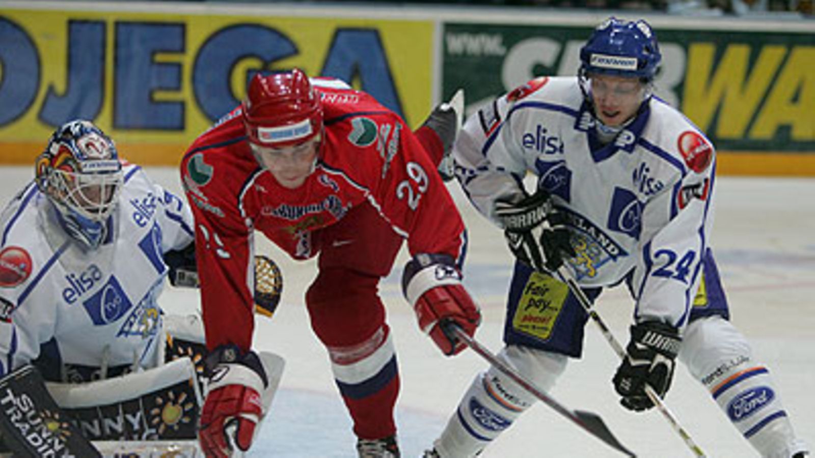 Jussi Markkanen, Timofei Shishkanova ja Antti Laaksonen. Kuva: Seppo Sirkka/EPA.