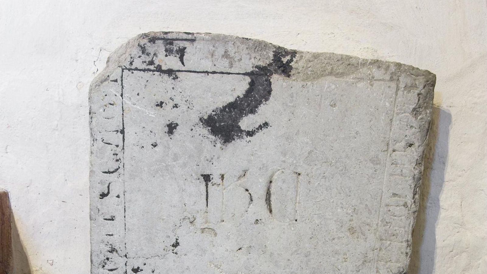 Historiankirjoituksen ensimmäisen suomalaisen naisen Ingegerdin hautakivi.