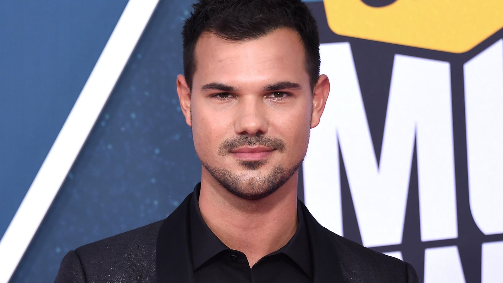 AOP Taylor lautner 2022