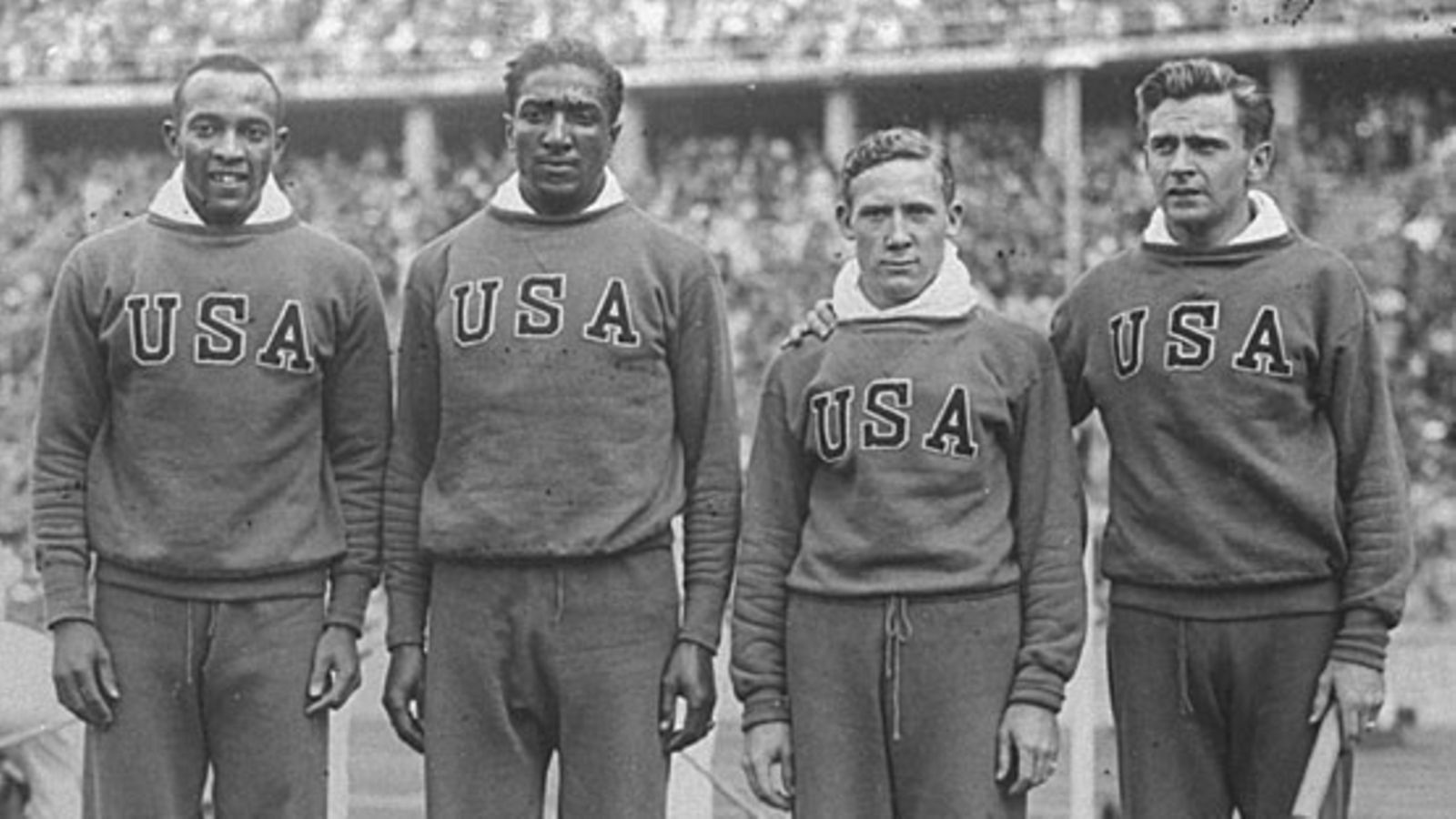 USA:n kultajoukkueessa juoksivat Jesse Owens, Ralph Metcalfe, Foy Draper ja Frank Wykoff.