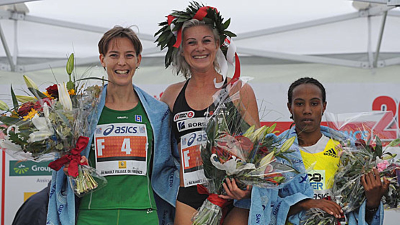 Eva Maria Gradwohl (kesk.), kuva: EPA/CARLO FERRARO