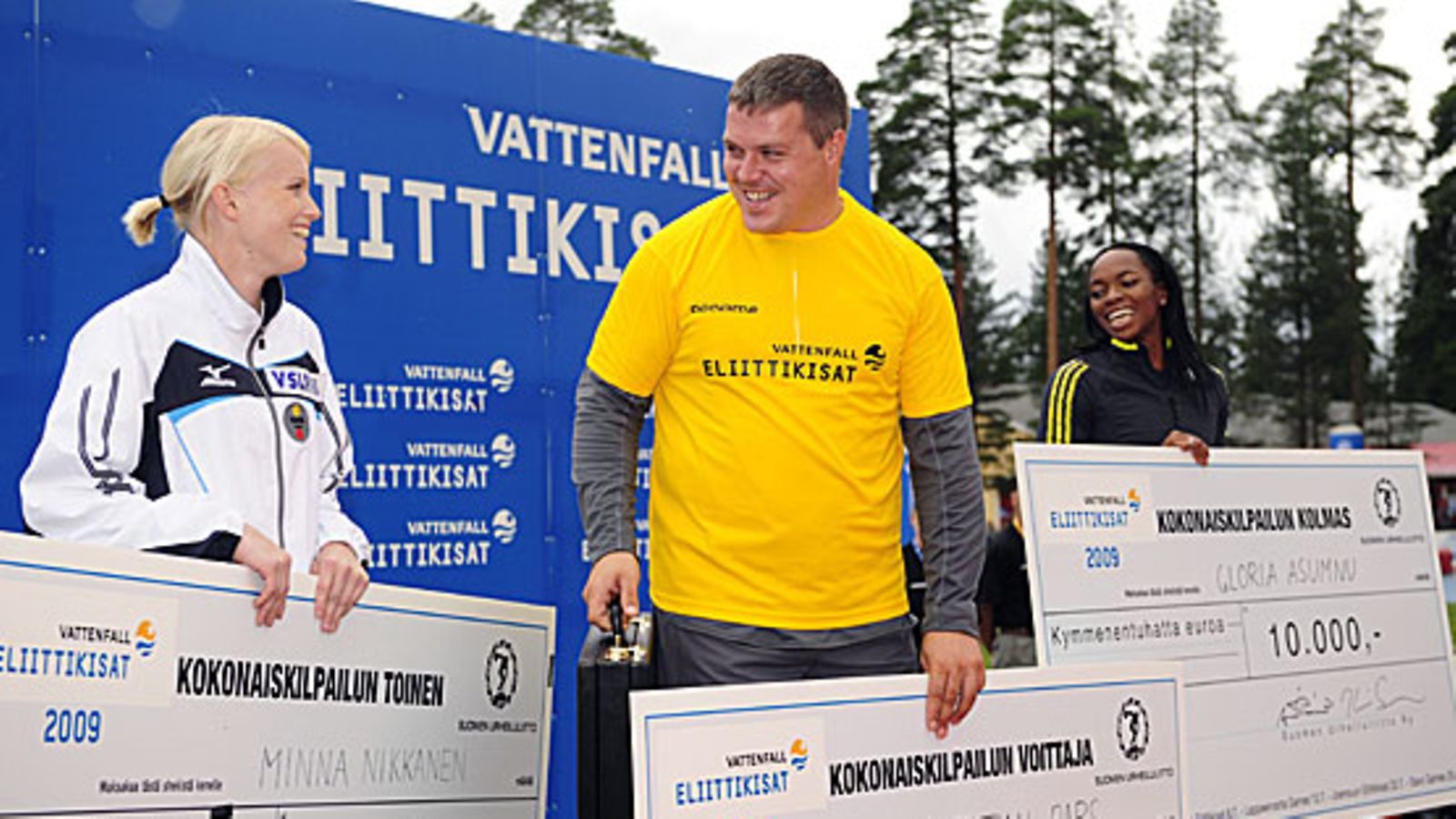 Minna Nikkanen, Krisztian Pars ja Gloria Asumnu. Kuva: Heikki Saukkomaa/LEHTIKUVA.