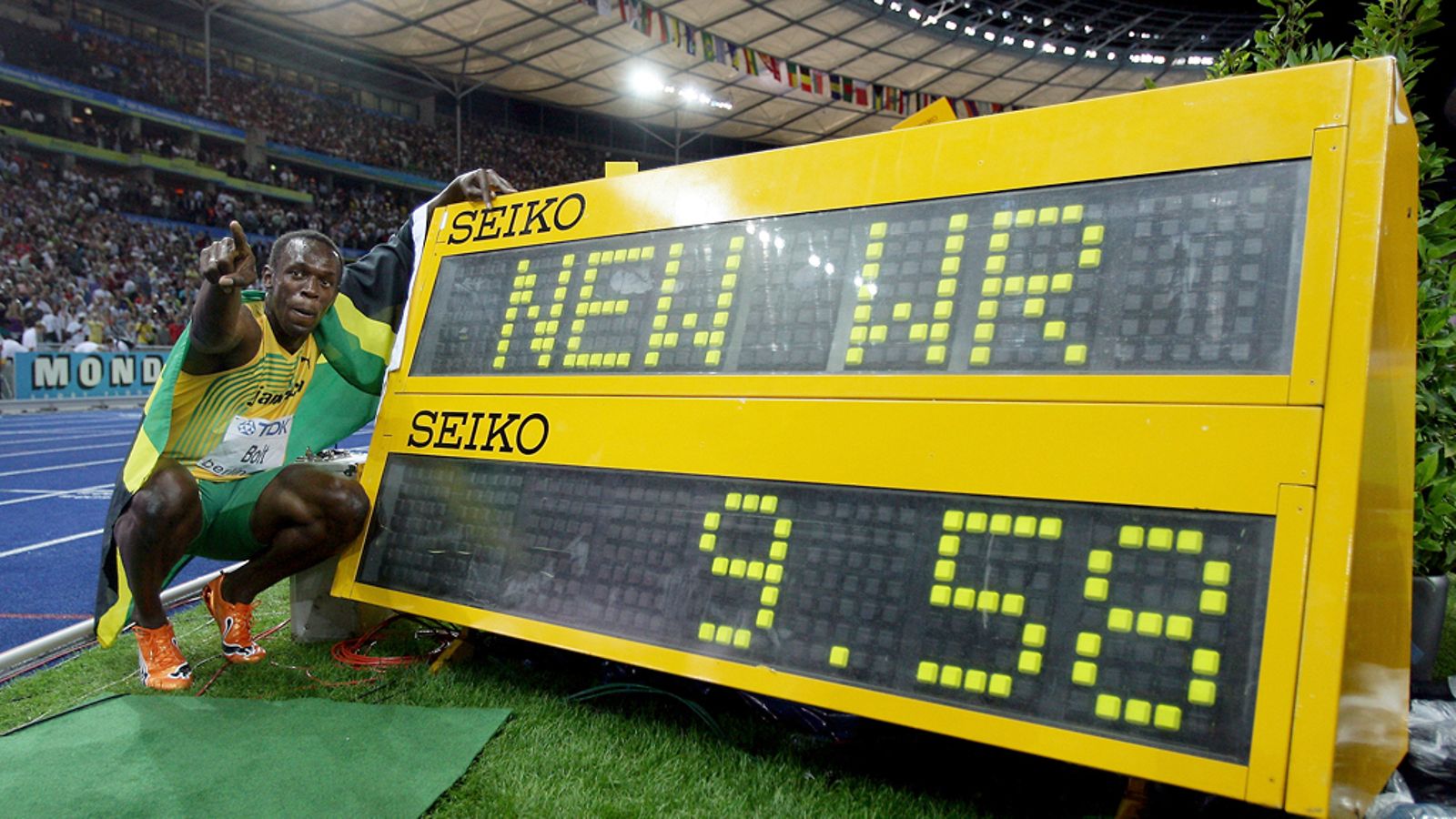 Usain Bolt juoksi 100m maailmanennätyksen Berliinin MM-kisoissa.