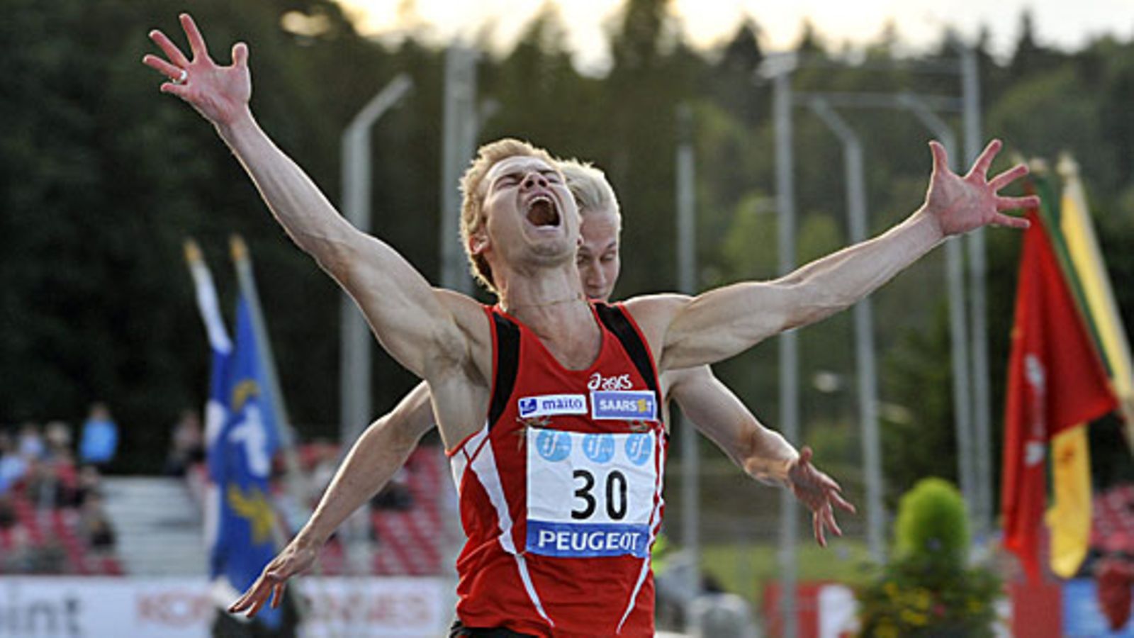 Jarkko Ruostekivi juhlii, kuva: Markku Ulander / Lehtikuva