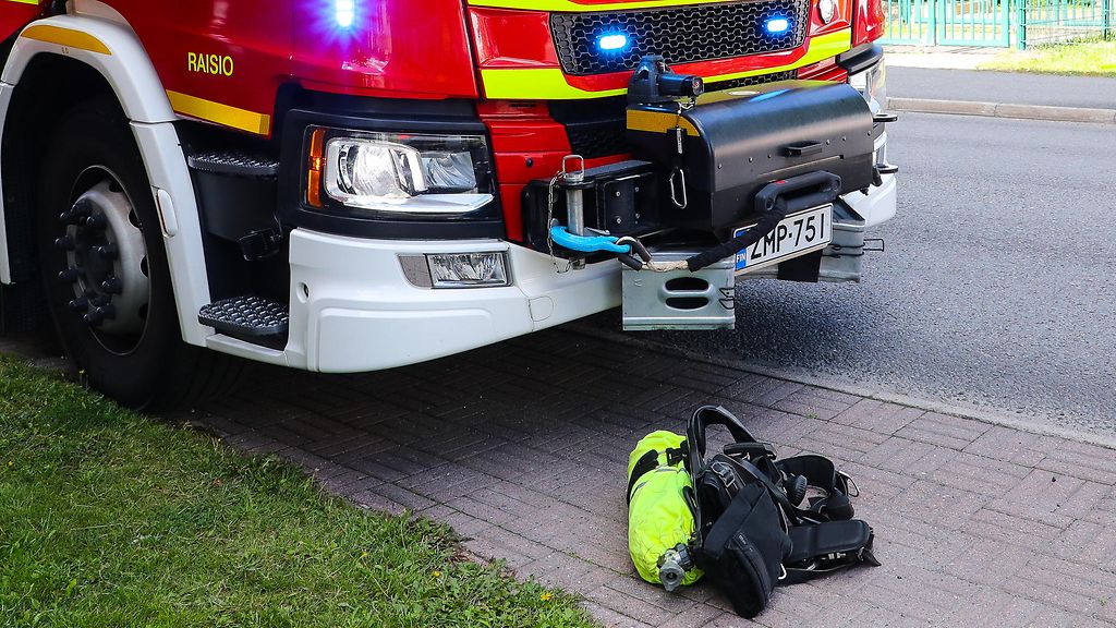 Vaaratiedote: Paraisilla suuri rakennuspalo