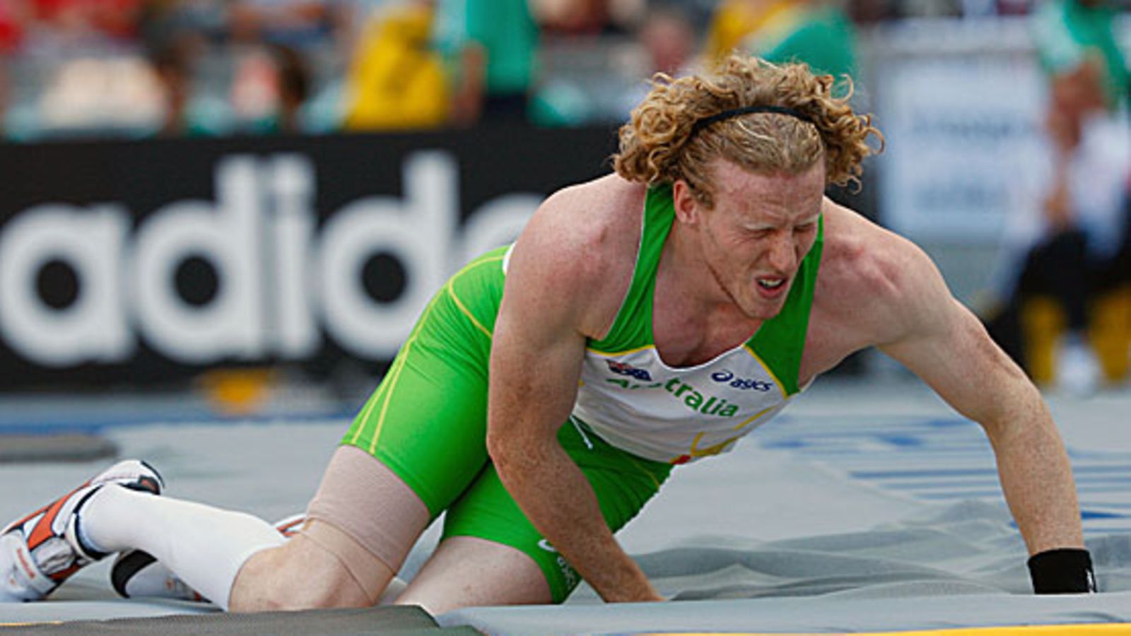 Steve Hooker irvistää Berliinin patjalla. Kuva: Andy Lyons/GETTY.
