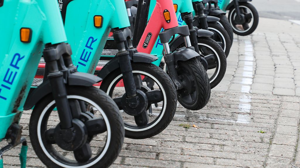 Laki sähköpotkulautojen osalta tiukentui – rikkomuksia silti satoja