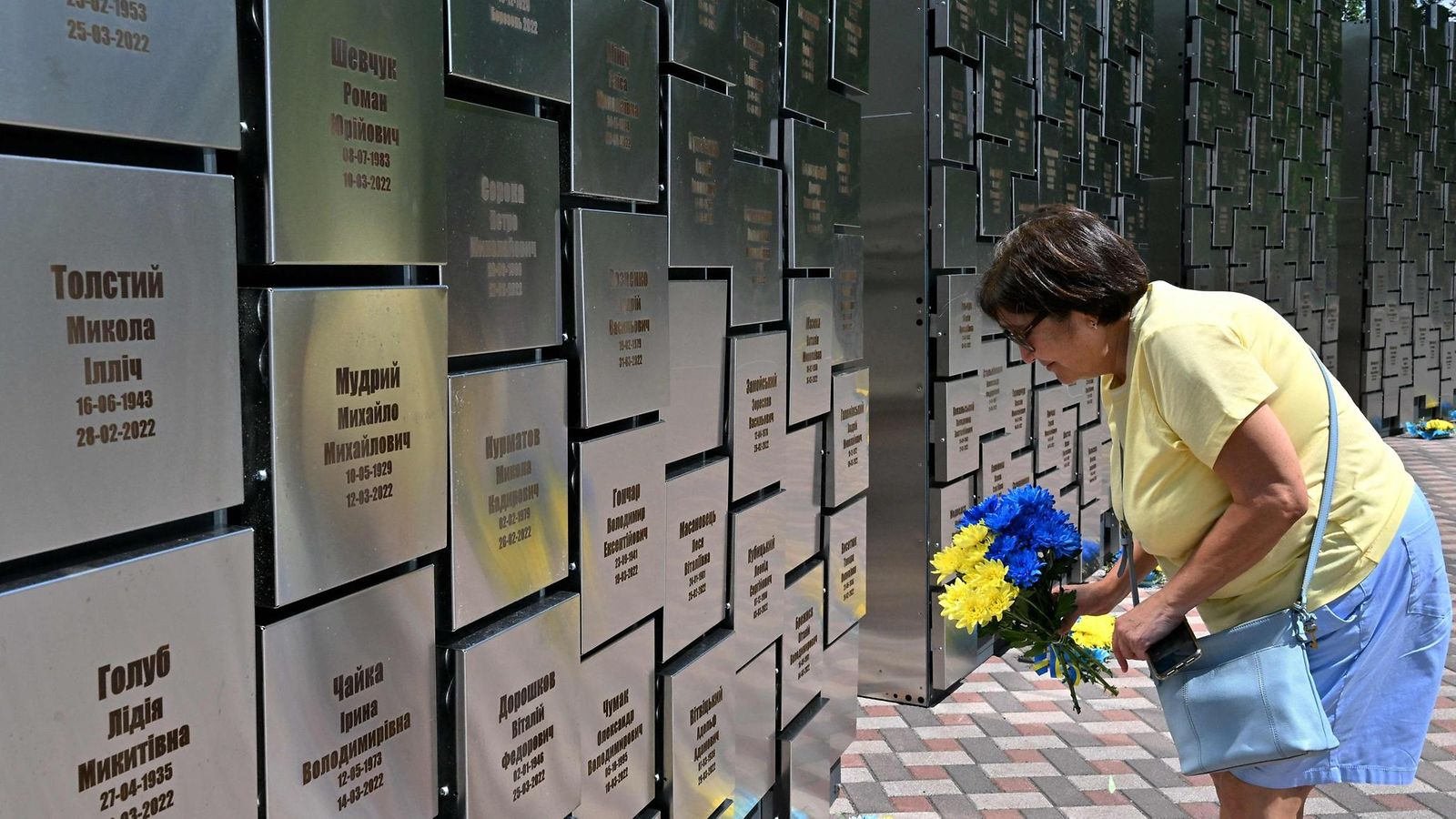 Ukrainan sodassa kuolleiden muistomerkki Kiovassa.