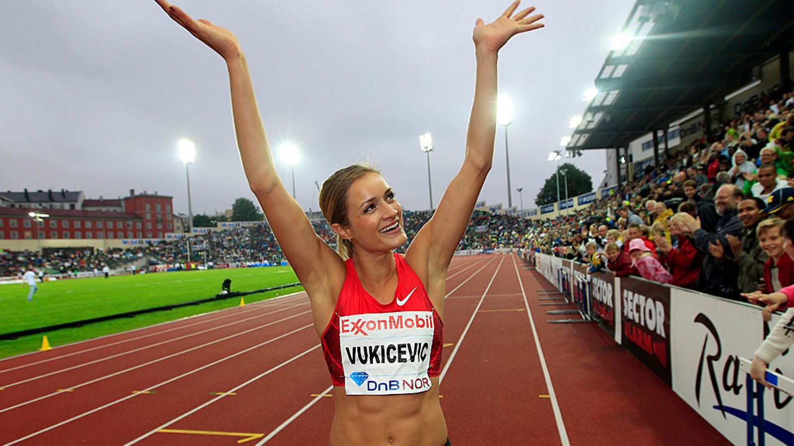 Norjan Christina Vukicevic voitti 100 metrin aidat kotiyleisön riemuksi.