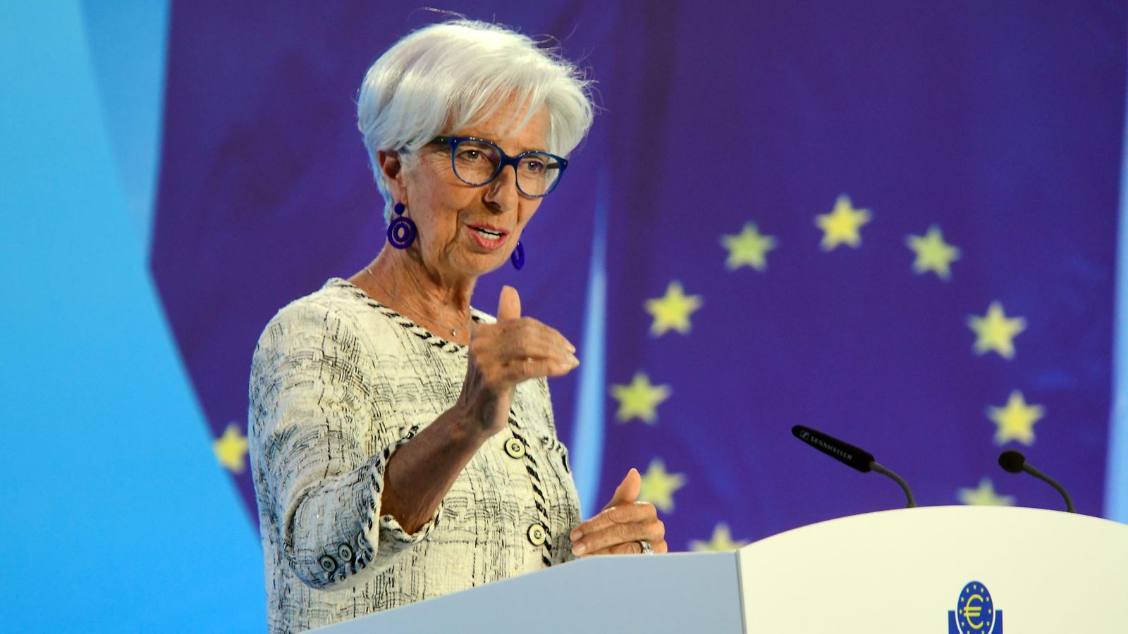 AOP, christine lagarde