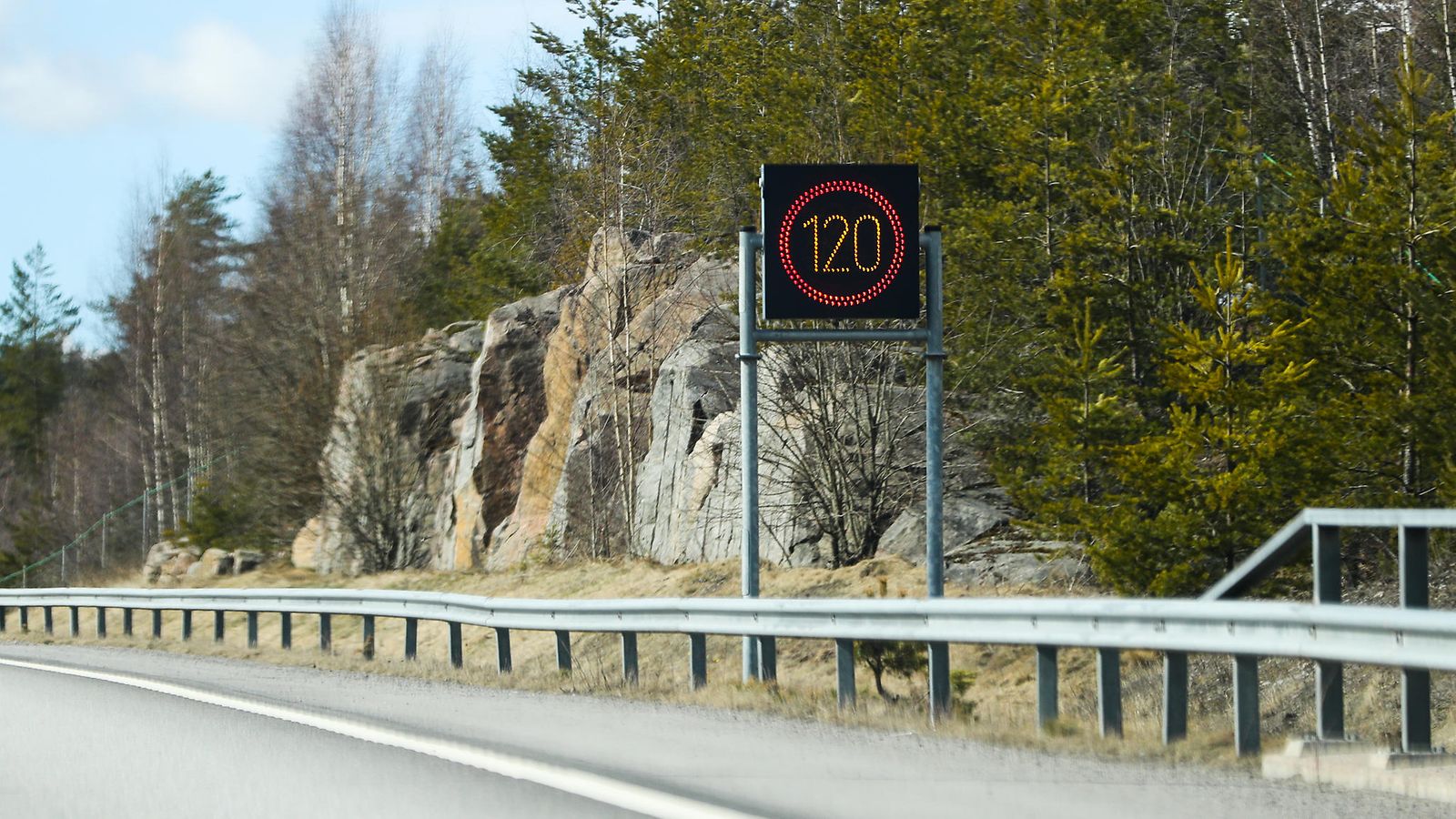 aop nopeusrajoitus 120 moottoritie