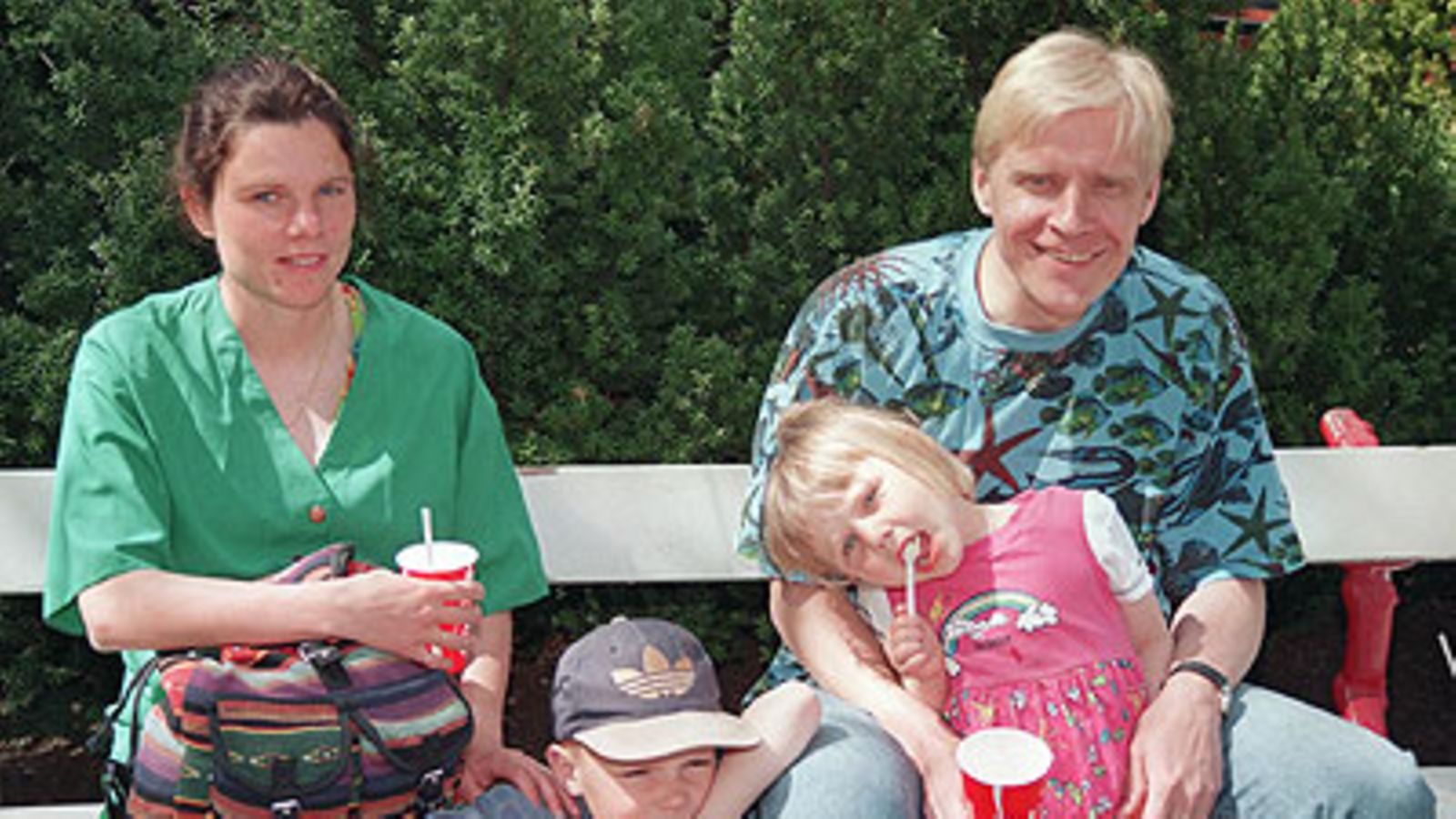 : Lotta ja Arto Bryggare sekä lapset Samuli ja Sofia Bryggare vuonna 1997 (Kuva: Päivi Peltonen/Lehtikuva)