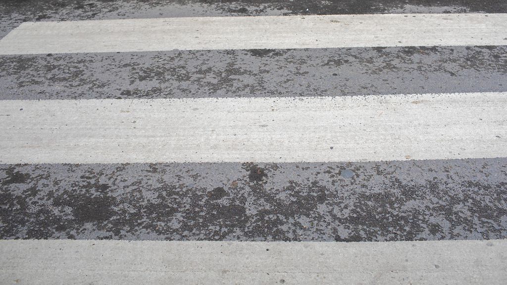 Bussi törmäsi jalankulkijaan suojatiellä Vantaalla