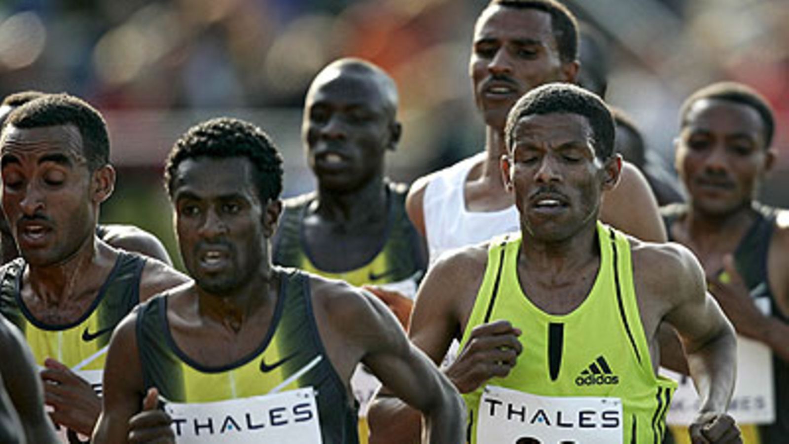 Haile Gebrselassie ja Sihine Sileshi Hengelon 10 000 metrin kisassa. Kuva: Olaf Kraak/EPA.