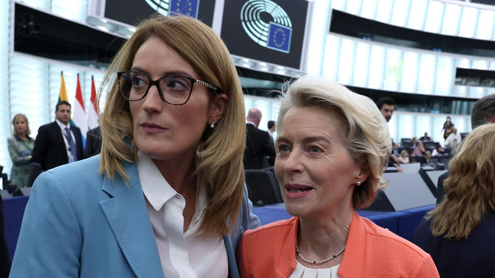 Euroopan parlamentin puheenjohtaja Roberta Metsola ja Euroopan komission puheenjohtaja Ursula von der Leyen 13. syyskuuta.