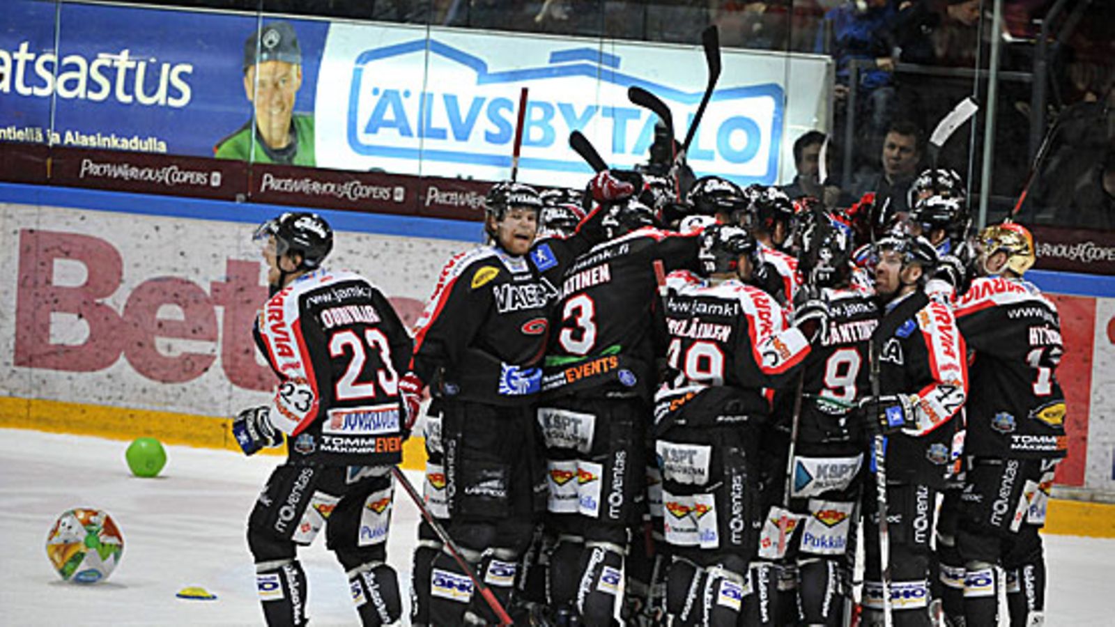 JYP juhlii, kuva: Janne Nousiainen / Lehtikuva
